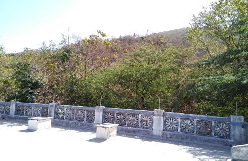 Junagadh Hotel | Hotel HillView, Junagadh