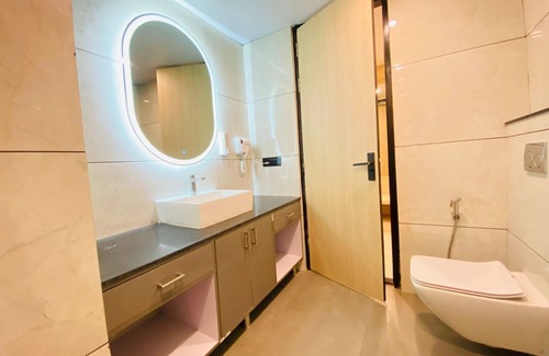 Knowledge Park III Hotel | Hotel Holiday Grand Near Expo Mart
