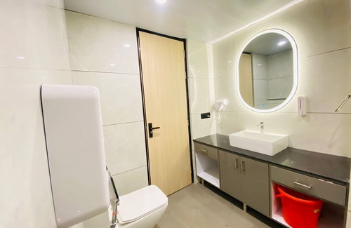 Knowledge Park III Hotel | Hotel Holiday Grand Near Expo Mart