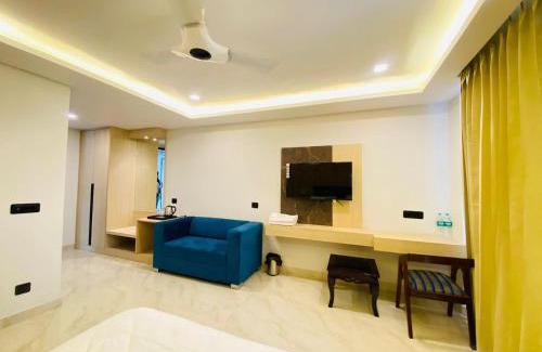 Knowledge Park III Hotel | Hotel Holiday Grand