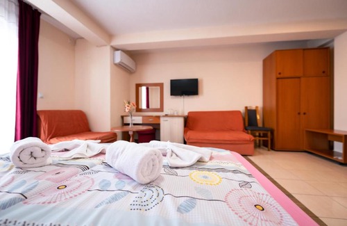 Ohrid Bed & Breakfast | Hotel Holiday-M