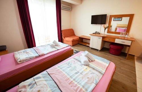 Ohrid Bed & Breakfast | Hotel Holiday-M