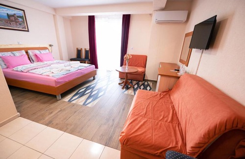 Ohrid Bed & Breakfast | Hotel Holiday-M