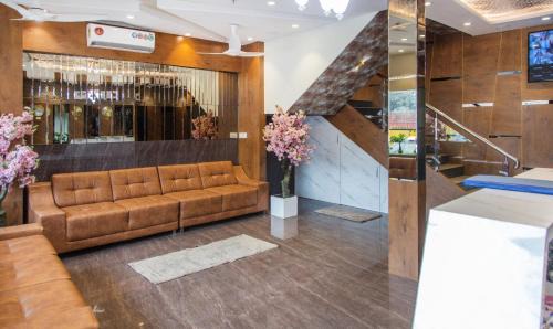 Dharavi Hotel | Hotel Hometown Near US Embassy BKC