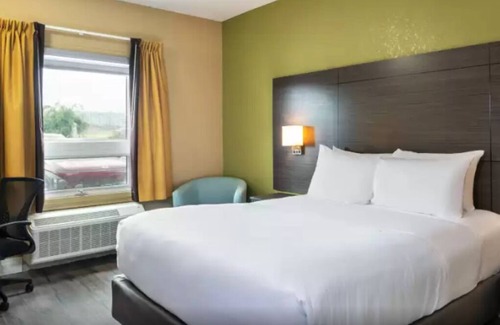 Grimsby Hotel | Hotel in Grimsby - Comfortable Stay Near Niagara Falls with Free Breakfast