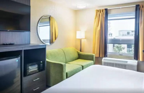 Grimsby Hotel | Hotel in Grimsby - Comfortable Stay Near Niagara Falls with Free Breakfast