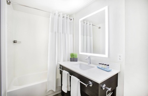 Southcenter Hotel | Hotel Interurban Seattle Airport SeaTac
