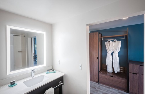 Southcenter Hotel | Hotel Interurban Seattle Airport SeaTac