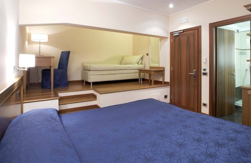 Quarto dei Mille Hotel | Hotel Iris