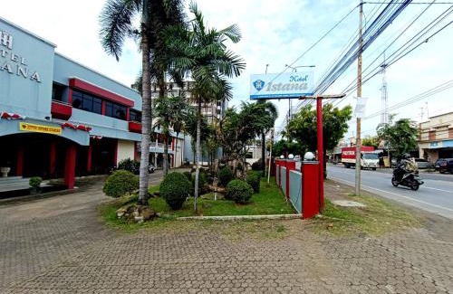 Pekalongan Hotel | Hotel Istana Syariah Pekalongan by Hello Room