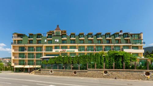 Intsaraki Hotel | Hotel Julia