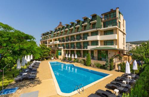 Intsaraki Hotel | Hotel Julia