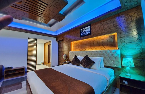 Latachapli Hotel | Hotel Khan Palace