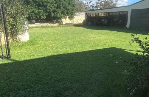 Koorawatha Apartment | Hotel Koorawatha garden unit - ground floor