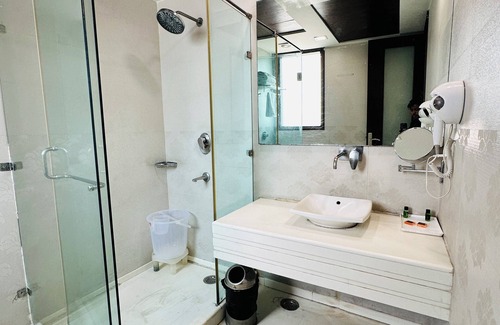 Rajouri Garden Hotel | Hotel Lavish IN- Rajouri Garden