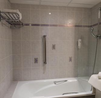 Magny-Cours Hotel | Hotel Le Paddock