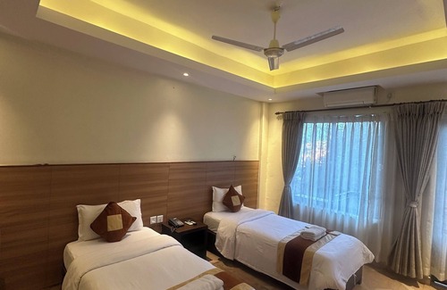 Pokhara Hotel | Hotel Middle Path and Spa