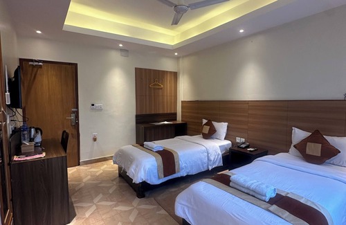 Pokhara Hotel | Hotel Middle Path and Spa