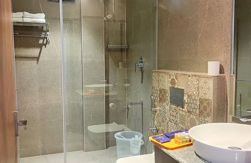 Vadanemelli Hotel | Hotel Montecarlo