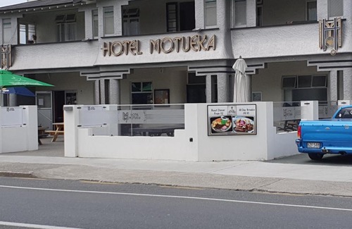 Motueka Hotel | Hotel Motueka Backpackers, Loud Live Music Friday Saturday Nights
