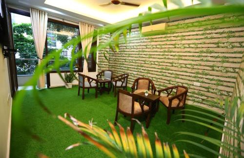 Safdarjung Enclave Hotel | Hotel Nature View Green Park Metro Couple Friendly New Delhi