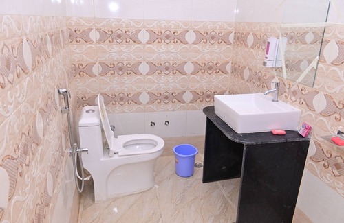 Misrikh Hotel | HOTEL NEELKANTH PALACE