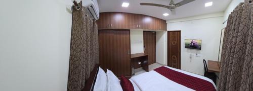 Chennai Hotel | Hotel NJ RESIDENCY NEAR DLF IT PARK, RMZ SOFTWARE PARK, L&T ECC, CHENNAI TRADE CENTRE & MIOT