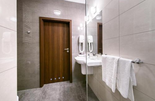 Trzebnica Hotel | Hotel Nowy Dwór
