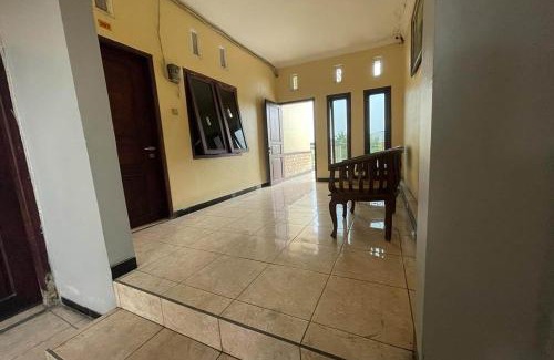 Karanganyar Hotel | Hotel O 45 Guest House