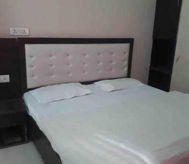 Knowledge Park III Hotel | Hotel O 80831B The Royal Galaxy