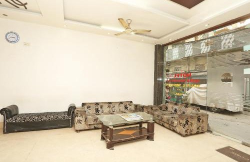 Paharganj Hotel | Hotel O Aura Palace Deluxe