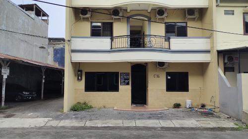 Surabaya Hotel | Hotel O C16 Siwalankerto Syariah