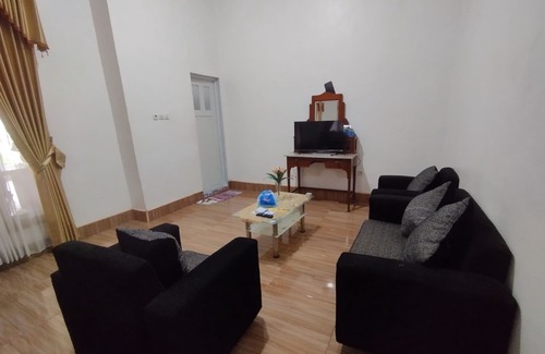 Kecamatan JONGGAT Hotel | Hotel O Homestay Bonjeruk Near Restoran Pawon 21 Bonjeruk