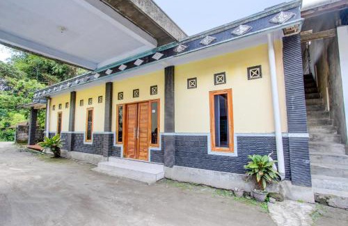Cangkringan Hotel | Hotel O Pondok Wisata Kurniawan 2NearWonogondang Camp (Bumi Perkemahan Wonogondang)