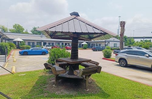 Greater Greenspoint Hotel | Hotel O Regency Suites Houston - IAH Beltway 8
