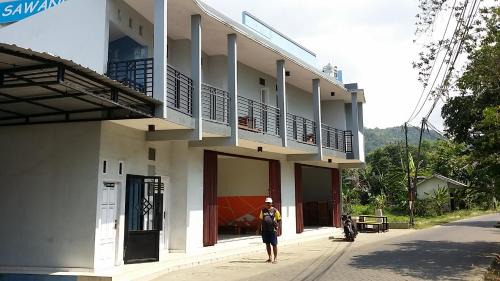 Bawean Island Hotel | Hotel O Sawang Sana Motel Syariah Near SMAN 1 Sangkapura