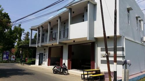 Bawean Island Hotel | Hotel O Sawang Sana Motel Syariah Near SMAN 1 Sangkapura