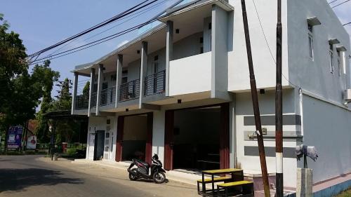 Bawean Island Hotel | Hotel O Sawang Sana Motel Syariah Near SMAN 1 Sangkapura