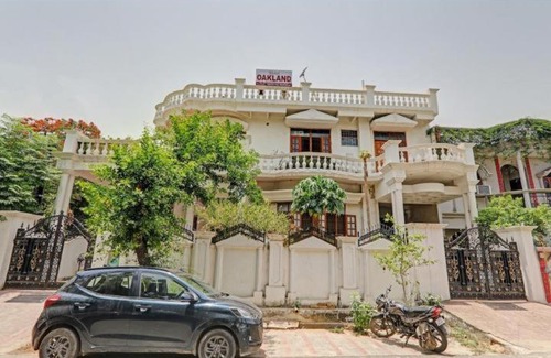 Gomti Nagar House | Hotel Oakland