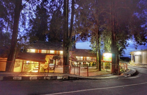 Tuk Tuk Hotel | Hotel Pandu Lakeside Tuktuk