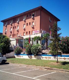 Castel San Pietro Terme Hotel | Hotel Parigi