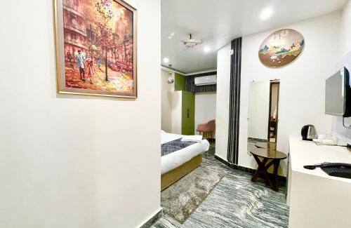 Kakarmatha Hotel | HOTEL PD ! VARANASI होटल पी-डी! वाराणसी ஹோட்டல் பி-டி ! வாரணாசி, హోటల్ P-D ! వారణాసిFully Air-Conditioned hotel with wi-fi & Parking availability, near Kashi Vishwanath Temple, and Ganga ghat, Breakfast included, Best Hotel in Varanasi -2