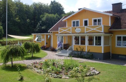 Stenbrohult House | Hotel & Pensionat Björkelund
