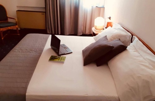 Castello di Cisterna Hotel | Hotel Quadrifoglio