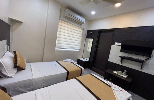 Pallavaram Hotel | Hotel Rathnavel Towers