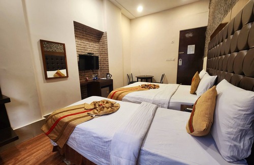 Dharmatala Hotel | HOTEL RAUNAK