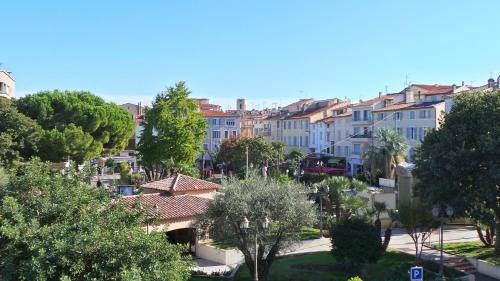 Antibes Old Town Hotel | Hotel Relais Du Postillon