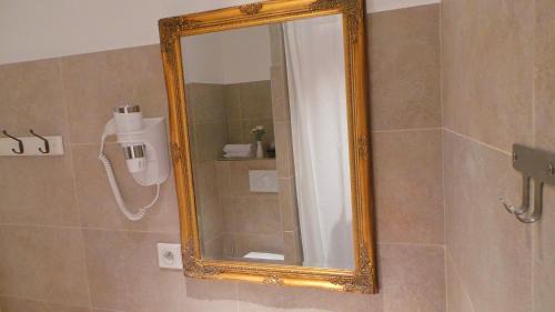 Antibes Old Town Hotel | Hotel Relais Du Postillon