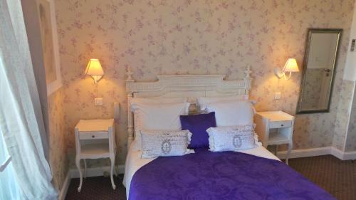 Antibes Old Town Hotel | Hotel Relais Du Postillon