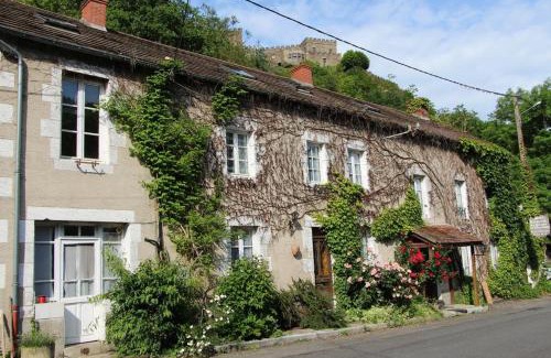 Chouvigny Hotel | Hotel Restaurant Les Gorges de Chouvigny